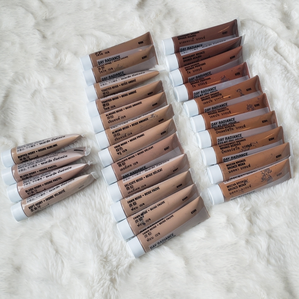 🆕️MK- Day Radiance Foundation Formula 2 - Picture 3 of 10